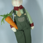 Coelho Em Pé Tecido Verde Com Cenoura 60cm