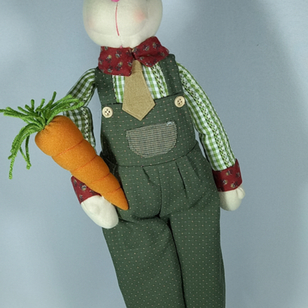 Coelho Em Pé Tecido Verde Com Cenoura 60cm