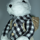 Coelho Em Pé Xadrez Preto E Branco Com Cesto Nas Costas