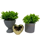 Composição Dois Vasos Na Cor Cinza Com Planta E Coração Cerâm