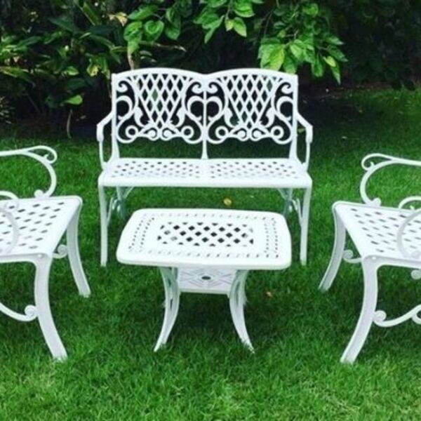 Conjunto Búzios (01 Mesinha + 02 Poltronas + 01 Banco 2 Lugar