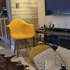 Conjunto Com 2 Cadeiras Eames Com Braços Amarela - Base Eiffe