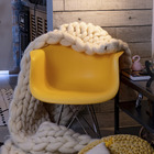 Conjunto Com 2 Cadeiras Eames Com Braços Amarela - Base Eiffe