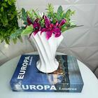 Conjunto Decoração Livro Europa Azul + Vaso Branco Torcido