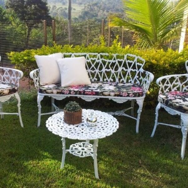 Conjunto Viena (01 Mesinha + 02 Poltronas + 01 Banco Namorade