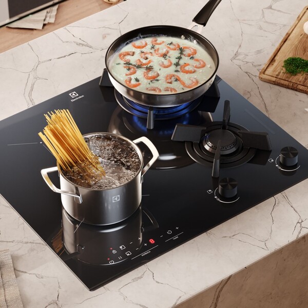 Cooktop 4 Bocas Indução e a Gás com PowerBoost e Chama Vertical