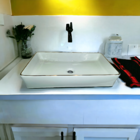 Cuba Para Banheiro Sobrepor Ceramica Branca Detalhe Dourado