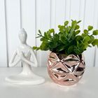 Decoração Sala Enfeite Mulher Meditando + Vaso Cachepô