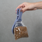 Dosador Retrátil de Ração Com Clipe Fecha Pacotes para Cachorro e Gato Plástico Azul Oikos Animal