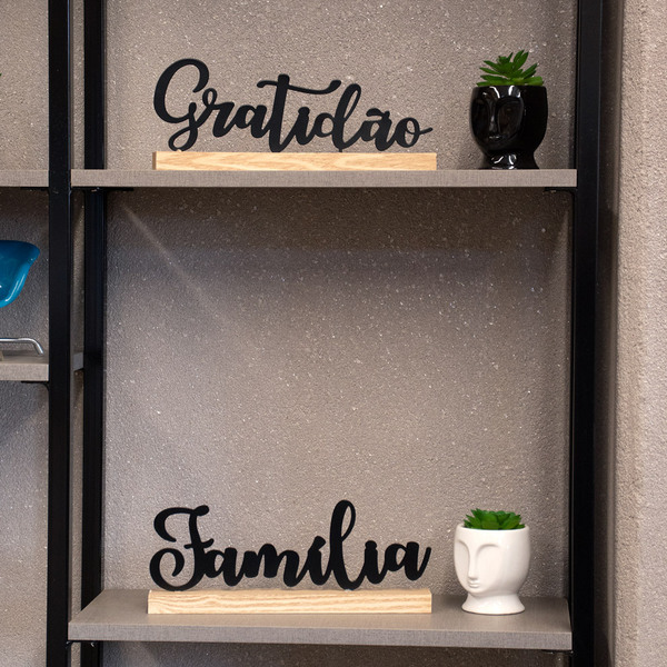 Enfeite De Metal Com Base Em Madeira Família 10 5x27x4 Cm F01