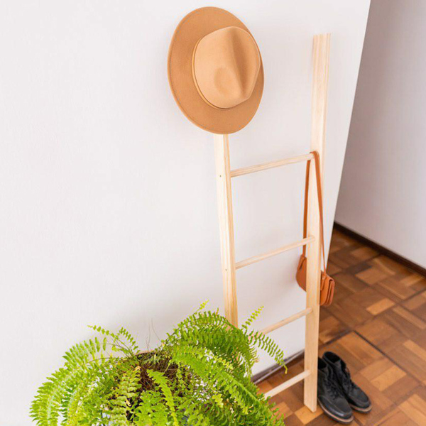 Escada Decorativa Em Madeira - Natural