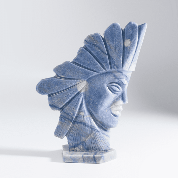 Escultura  Rosto Índio Lapidado Em Quartzo Azul Macaúba