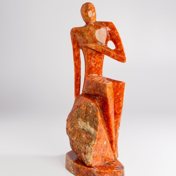 Escultura Abstrata Homem Na Pedra Em Calcita Laranja