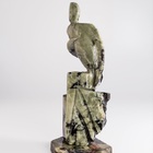 Escultura Abstrata Homem Na Pedra Xisto Esmeralda