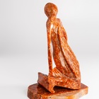 Escultura Abstrata Mulher Com Seu Vestido Em Calcita Laranja