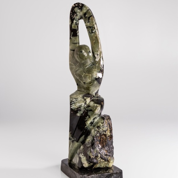 Escultura Abstrata Mulher Na Pedra Xisto Esmeralda