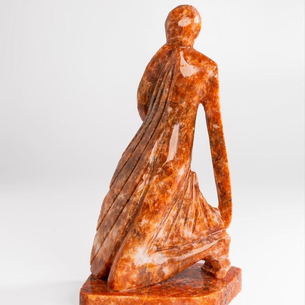 Escultura Abstrata Mulher Refletindo Em Calcita Laranja