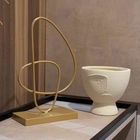 Escultura Decorativa Em Metal Dourado 35x21x10 Cm - Indo Deco