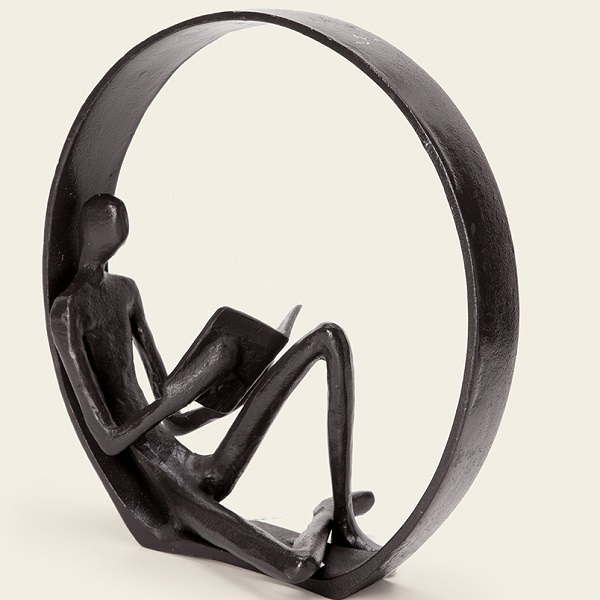 Escultura Decorativa Leitura Em Metal Preto Mart