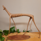 Escultura Madeira "Cachorro Baleia" em Pé Olhando Cima - Marc