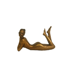 Escultura Mulher Deitada Dourada Em Resina