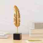 Escultura Pena Dourada Em Poliresina E Metal 12771 Mart