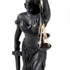 Escultura Themis Justiça Em Xisto Com Esmeralda