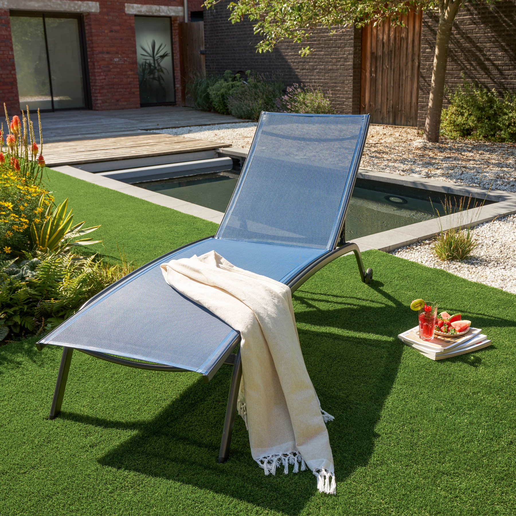 Espreguiçadeira em Aço Reclinável com 4 Posições 92,5x69x193,5cm Azul Rivera Naterial