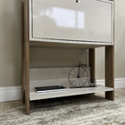 Estante Decorativa de Madeira MDP com 3 Prateleiras 1 Porta Off White com Carvalho Match 166x63x32cm Artely