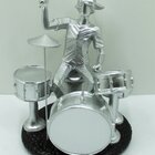 Estatueta Baterista Prata Decoração Escultura Em Resina 20cm