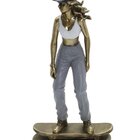 Estatueta Decorativa Skatista Mulher Escultura Resina 26cm