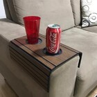 Esteira Bandeja Para Braço Sofá Tabaco Porta Copo.