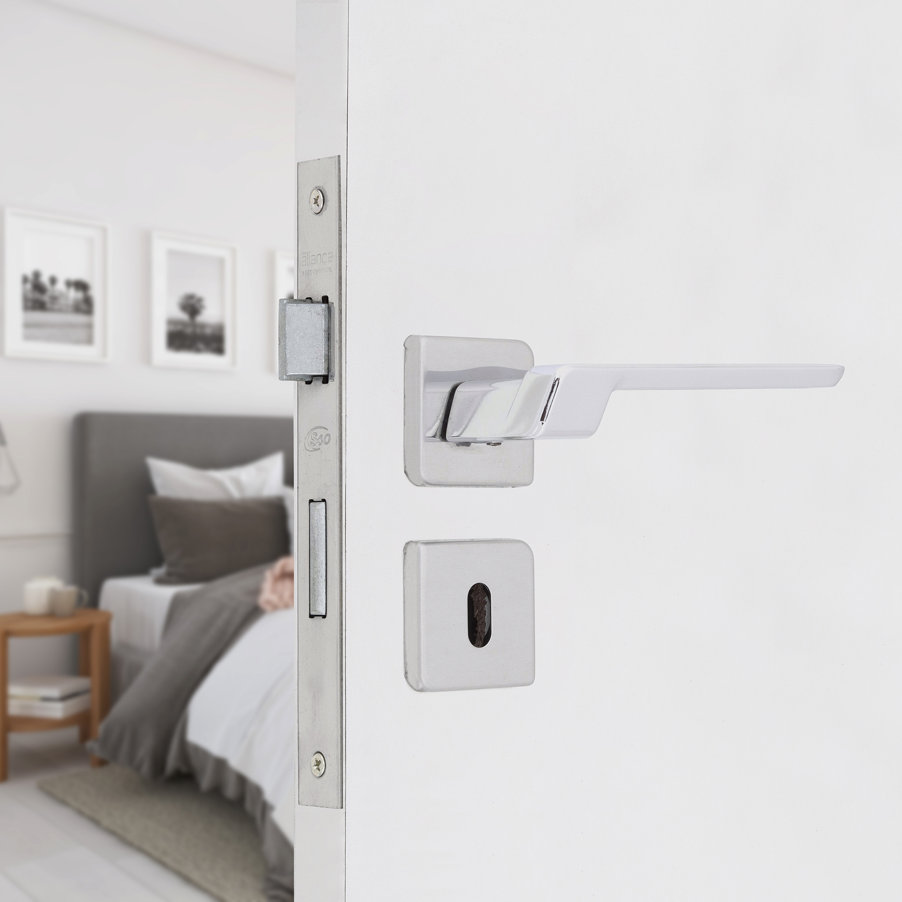 Fechadura Aliança para Porta Interna Cromado 40mm Chave Simples