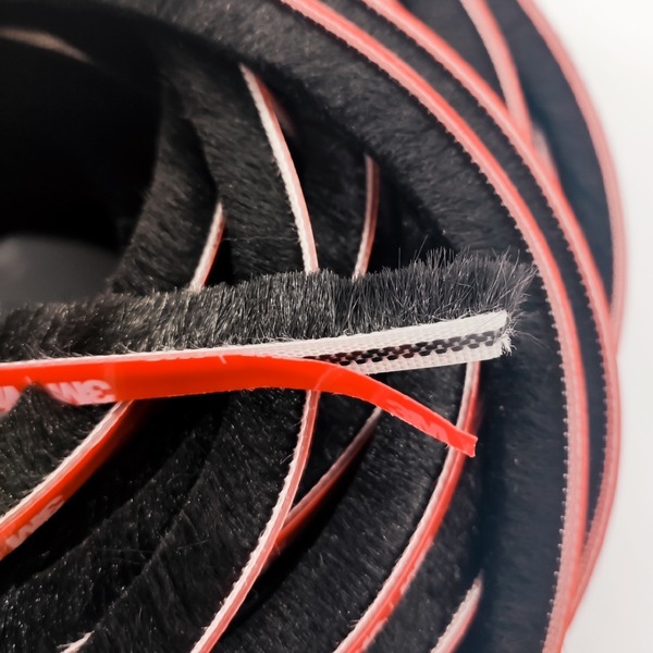 Fita Veda Fresta Escova Vedação Ads  5x7 10 M Preto