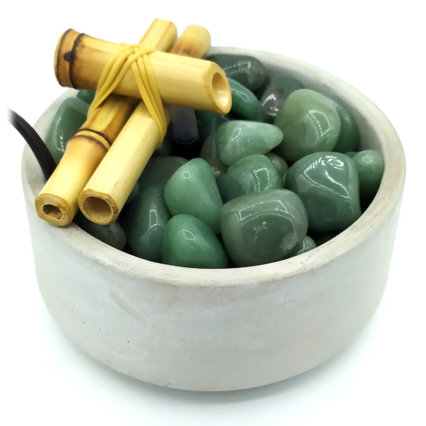 Fonte De Água Em Cimento Com Quartzo Verde (13cm)