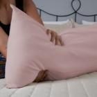 Fronha Travesseiro Corpo Percal 180 Fios Zíper 146x46 Rosê