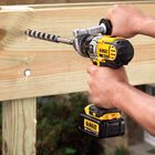 Furadeira e Parafusadeira de Impacto a Bateria Dewalt com Maleta Carregador e 2 Baterias 20V 1/2" DCD985L2-BR  127V