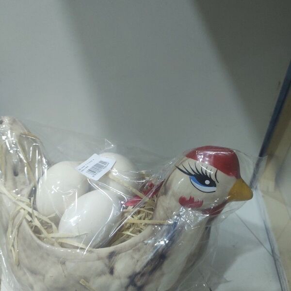 Galinha Decorativa C/ Ovos Esmaltada  Bege