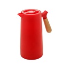 Garrafa Térmica Plástica C/Cabo de Madeira Nórdica Vermelha 1