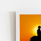 Homem Montado Cavalo Pôr Sol Quadro Moldura Branca 60x40cm