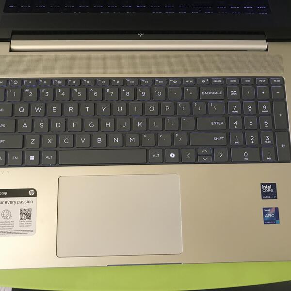 HP ENVY Intel coreI7 8550U ssd 裏ネジ無し HP ENVY Intel coreI7