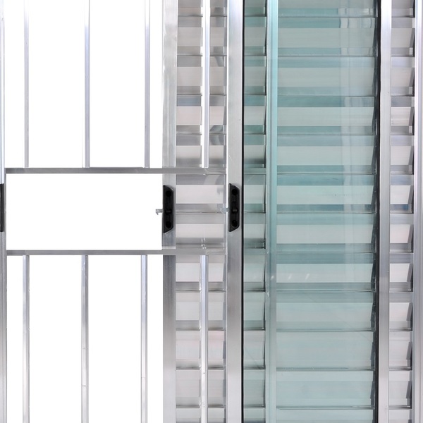 Janela Veneziana De Alumínio 3 Folhas 1,20 X 1,50 Com Grade C