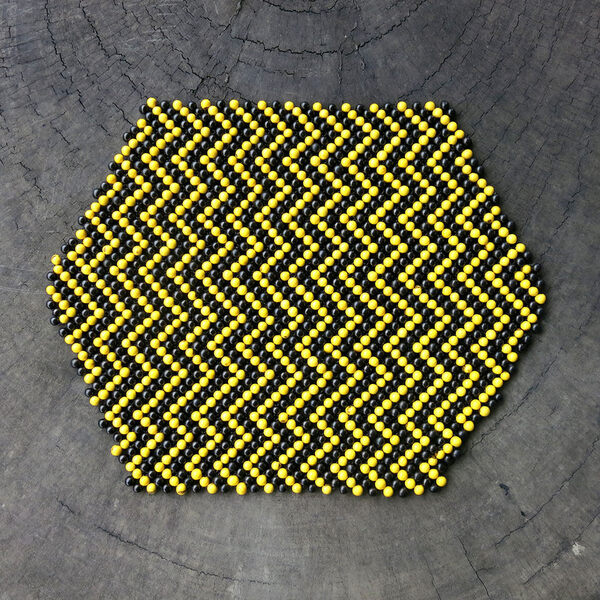 Jogo Americano em Sementes de Açaí (Exagonal Preto/Amarelo) -