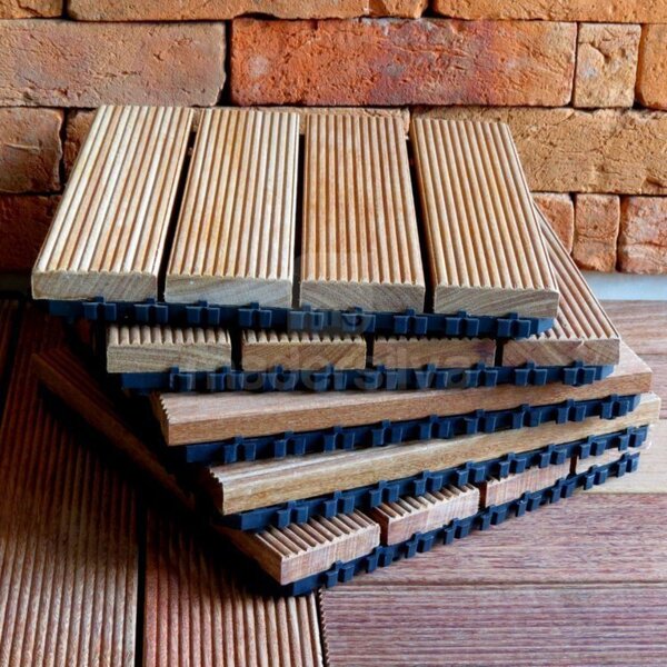 Kit 10 Placas Deck Madeira Com Base Plástica Friso Antiderrap