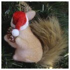 Kit 12 Enfeite Pendente Natalino Esquilo Com Gorro De Natal 1