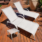 Kit 2 Espreguiçadeiras Em Alumínio Julia Branca Com Mesa De C