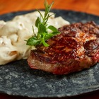 Kit 2 Pratos Raso Redondo Pedra Sabão Sobremesa E Bolos 22cm