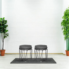 Kit 2 Puff Aramado Polo Veludo Cinza Base Preto Tana Decor