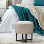 Kit 2 Puff Banqueta Redonda Pes De Ferro Preto Cor:areia