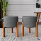 Kit 2 Puff Redondo Com Base De Madeira – Cinza